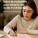 Étudiante rédigeant une lettre de motivation pour une école d’architecture ou une ENSA